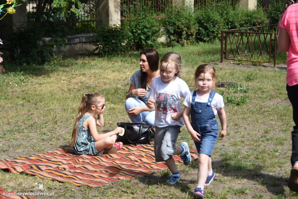 Piknik rodzinny w przedszkolu numer 12