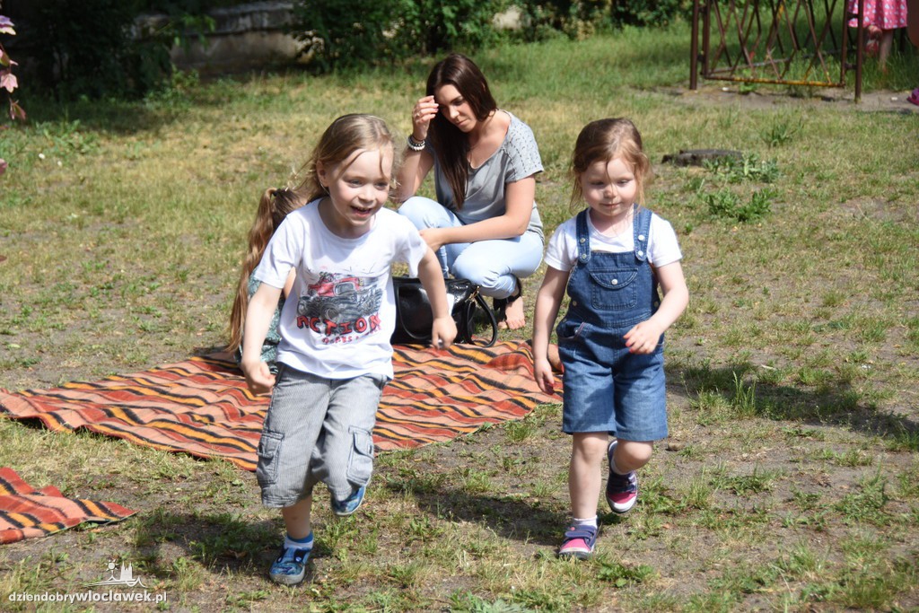 Piknik rodzinny w przedszkolu numer 12