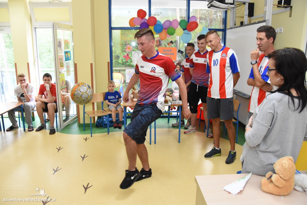 Piłkarze Lidera na oddziale dziecięcym