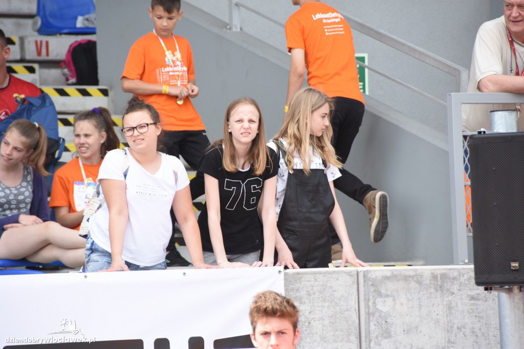 O uśmiech dziecka na stadionie