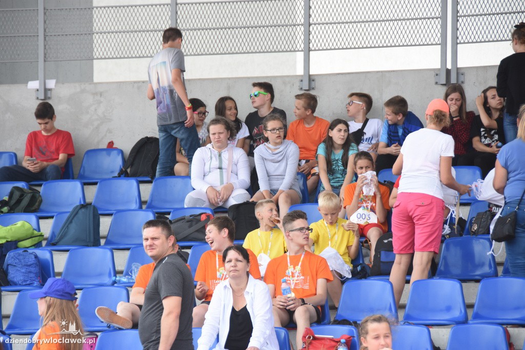 O uśmiech dziecka na stadionie