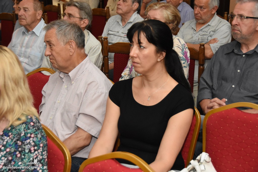 Honor na bruku w Starej Remizie