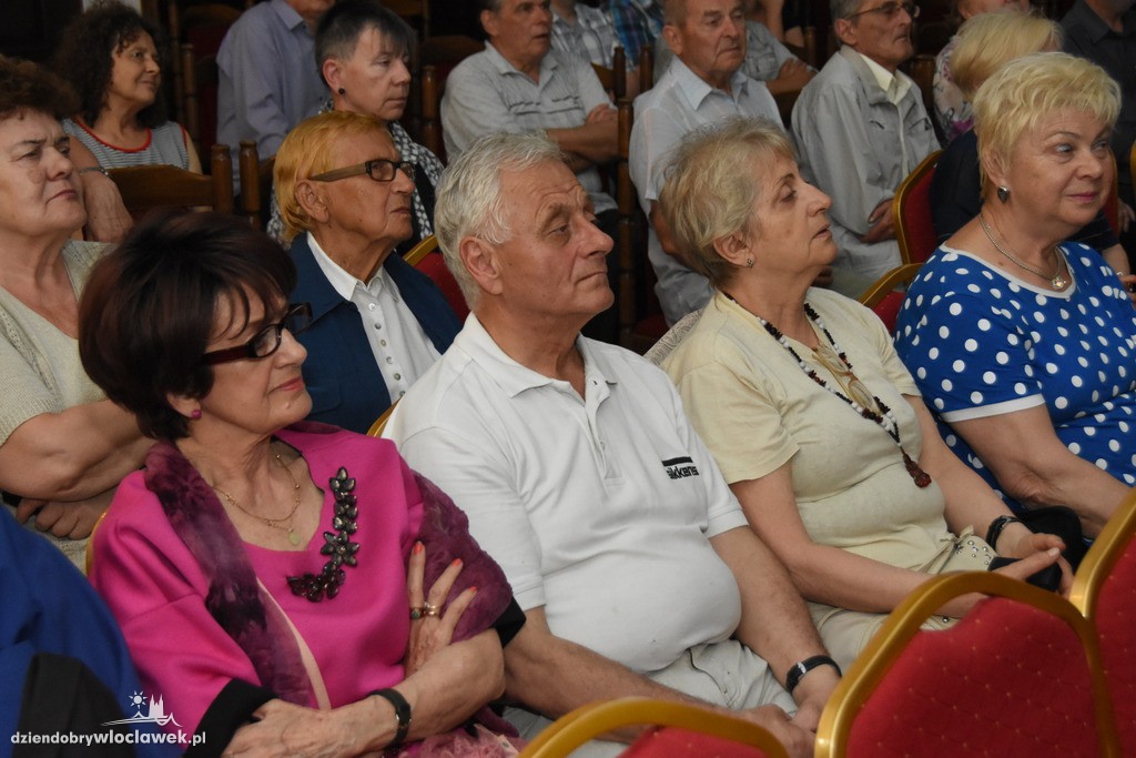 Honor na bruku w Starej Remizie