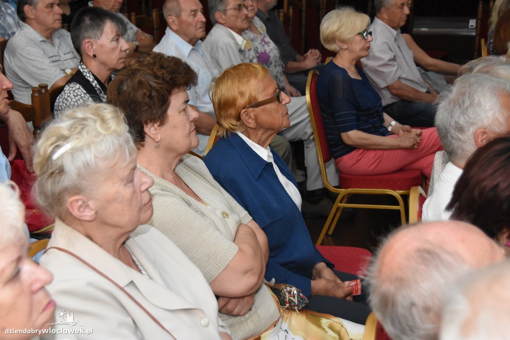 Honor na bruku w Starej Remizie