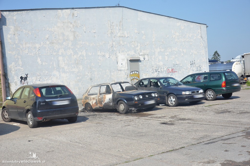 Pożar trzech aut na oś. Południe
