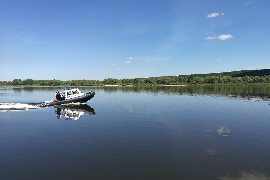 Ćwiczenia służb na przystani nad Wisłą