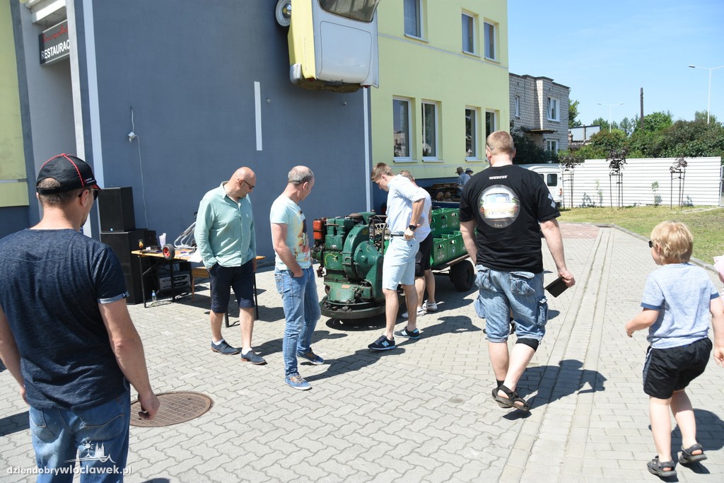 Old time meeting show