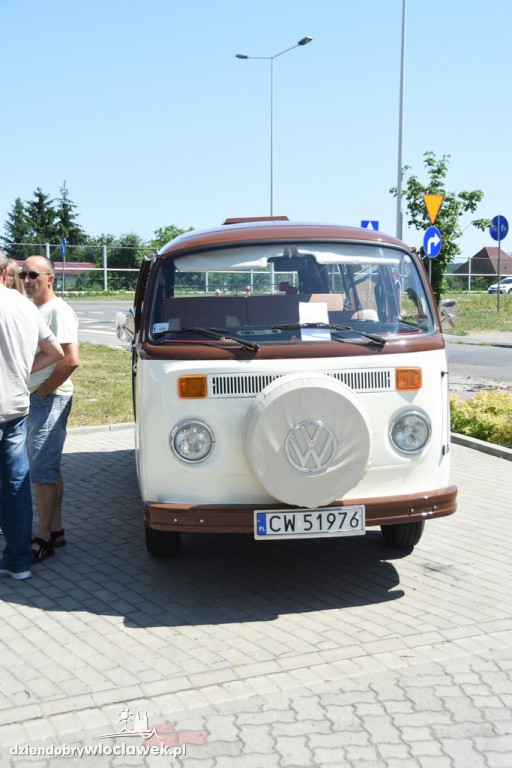 Old time meeting show