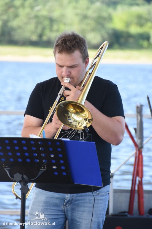 Jokolavie Band na pływającej scenie