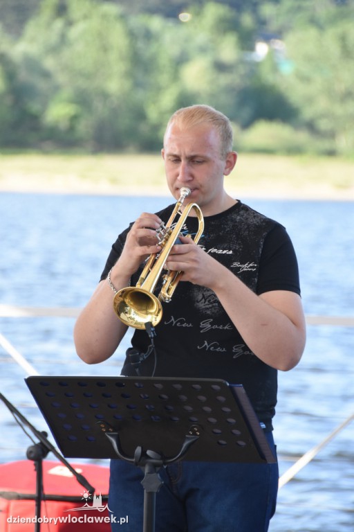Jokolavie Band na pływającej scenie