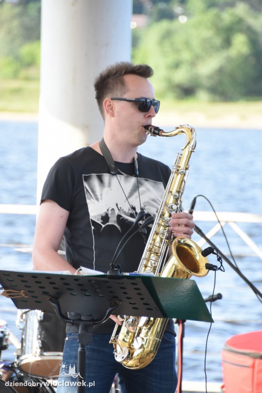 Jokolavie Band na pływającej scenie