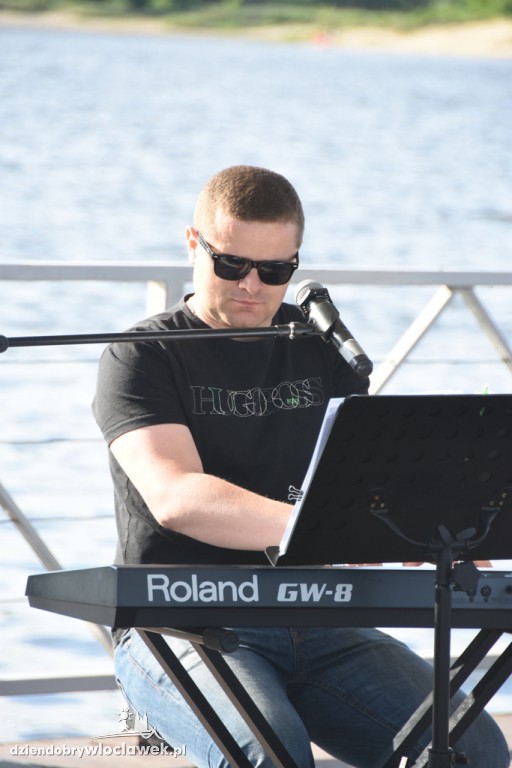 Jokolavie Band na pływającej scenie