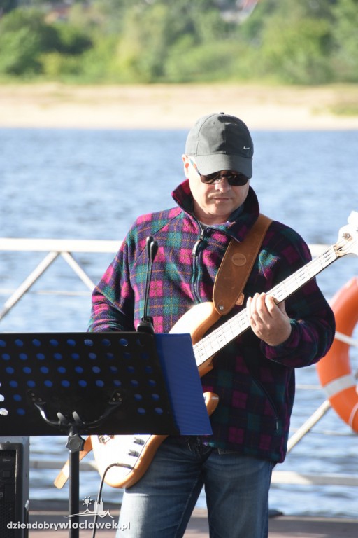 Jokolavie Band na pływającej scenie