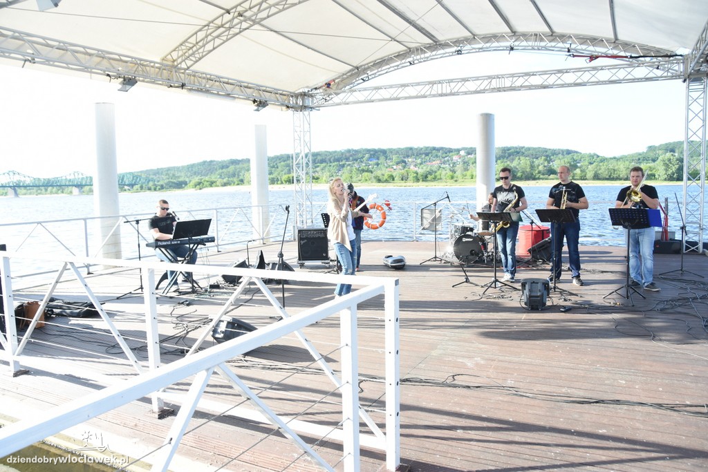 Jokolavie Band na pływającej scenie