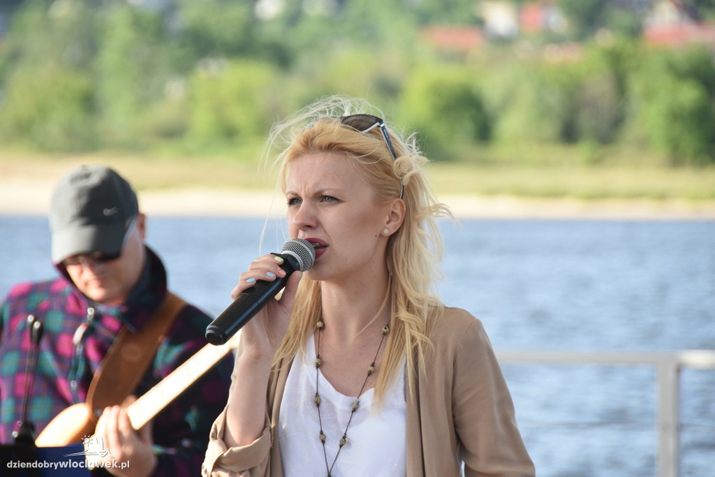 Jokolavie Band na pływającej scenie