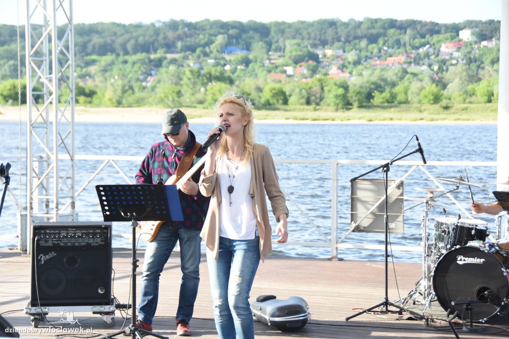 Jokolavie Band na pływającej scenie