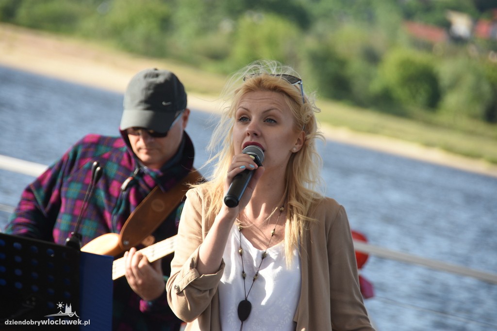 Jokolavie Band na pływającej scenie