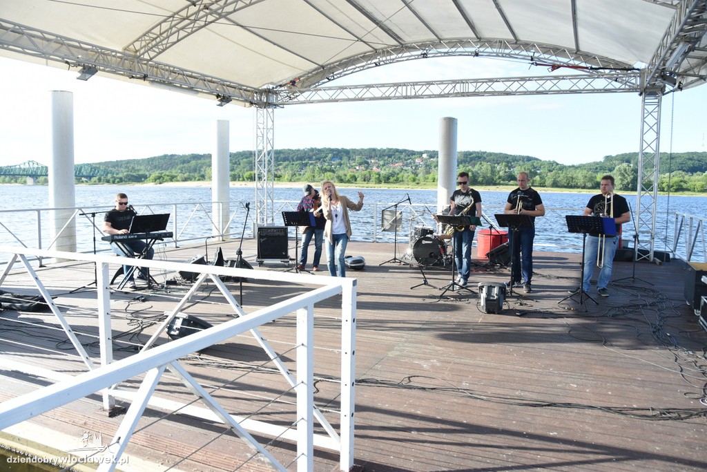 Jokolavie Band na pływającej scenie