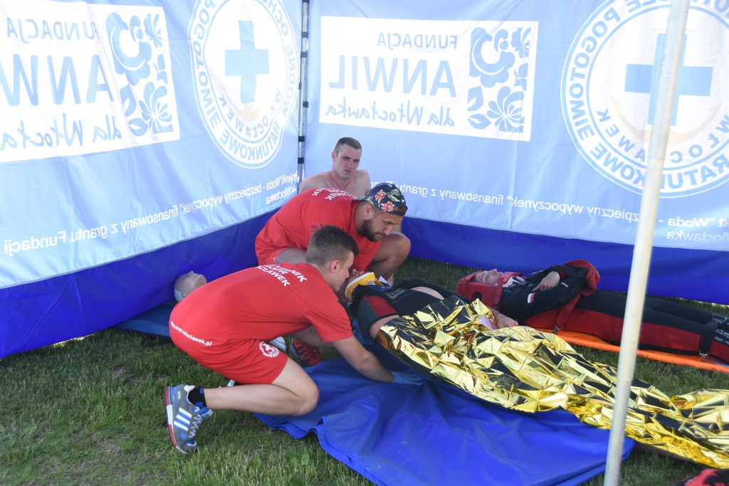 Ćwiczenia służb na przystani nad Wisłą