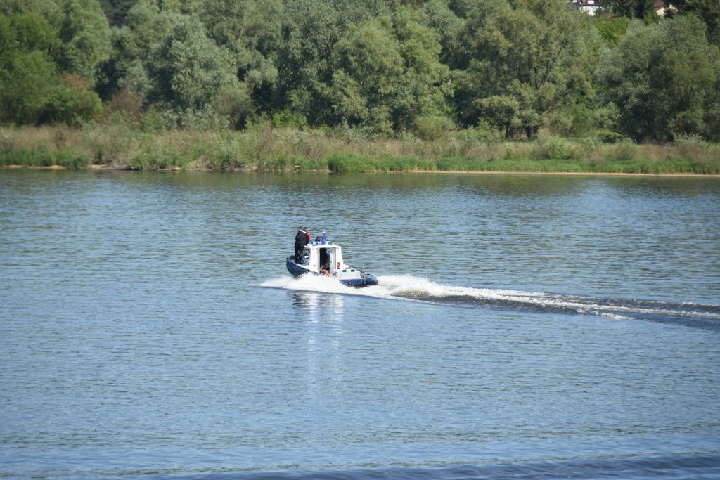 Ćwiczenia służb na przystani nad Wisłą