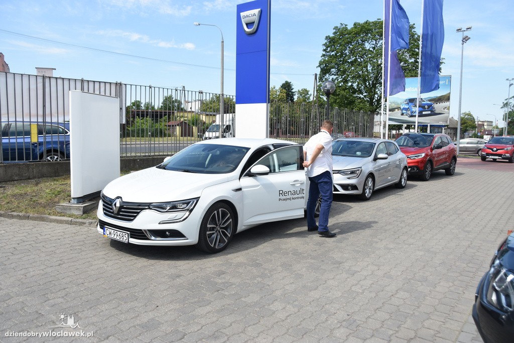 Dzieci w salonie Renault