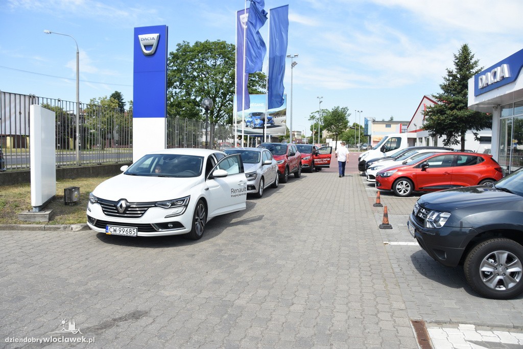 Dzieci w salonie Renault