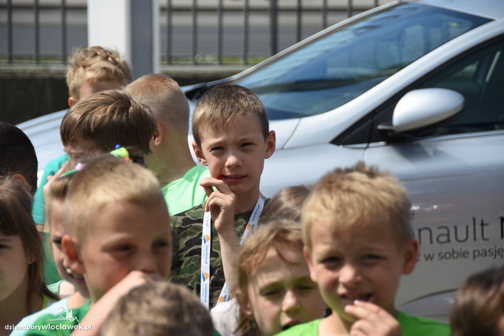 Dzieci w salonie Renault