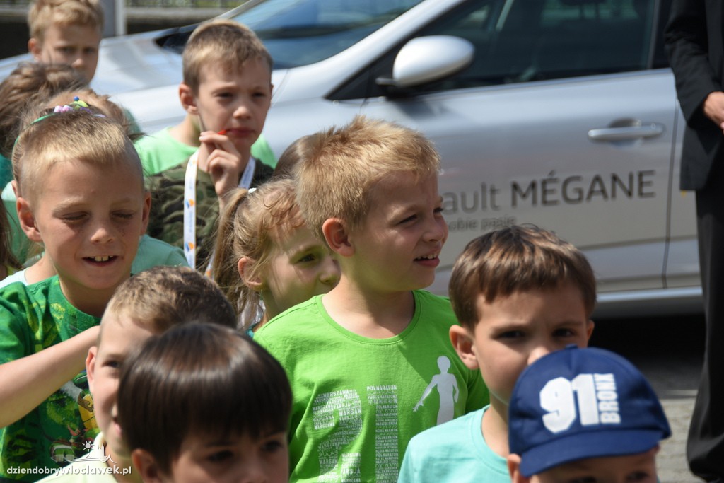 Dzieci w salonie Renault
