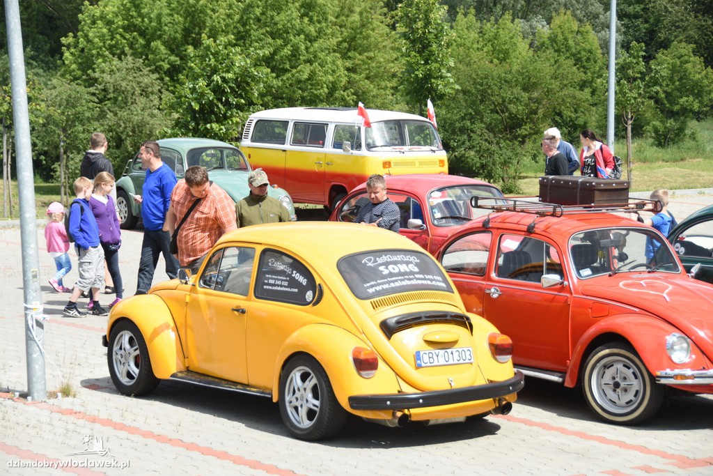 Zlot Garbusów piknik przy basenie