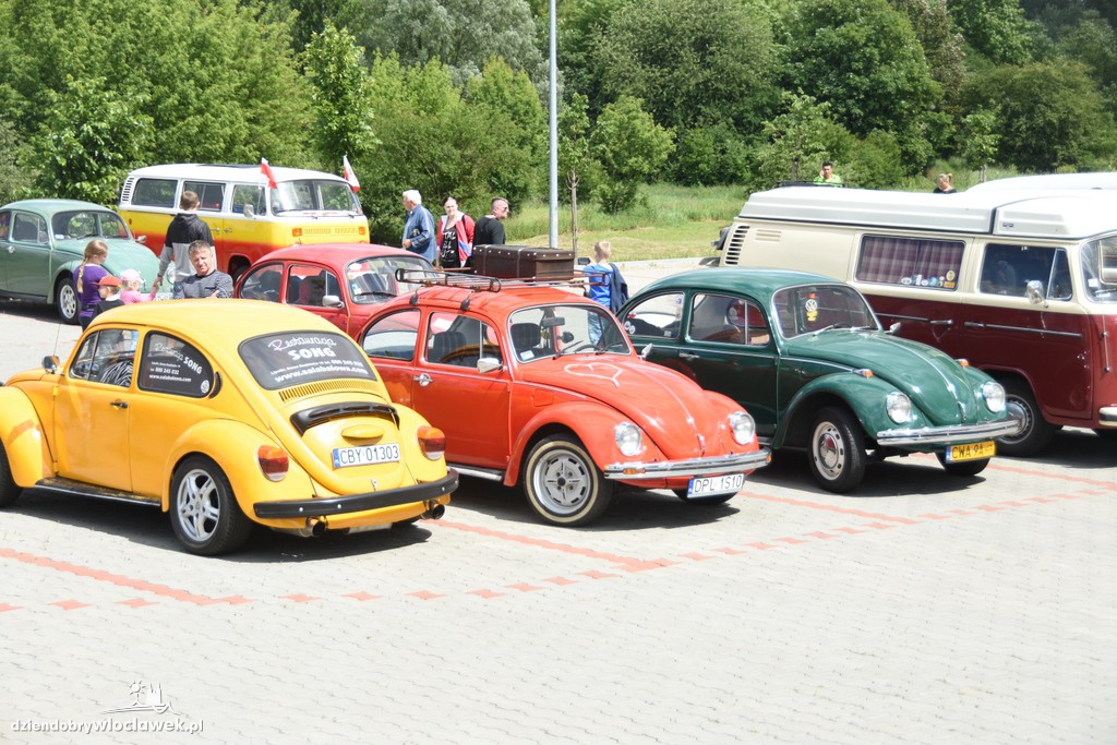 Zlot Garbusów piknik przy basenie