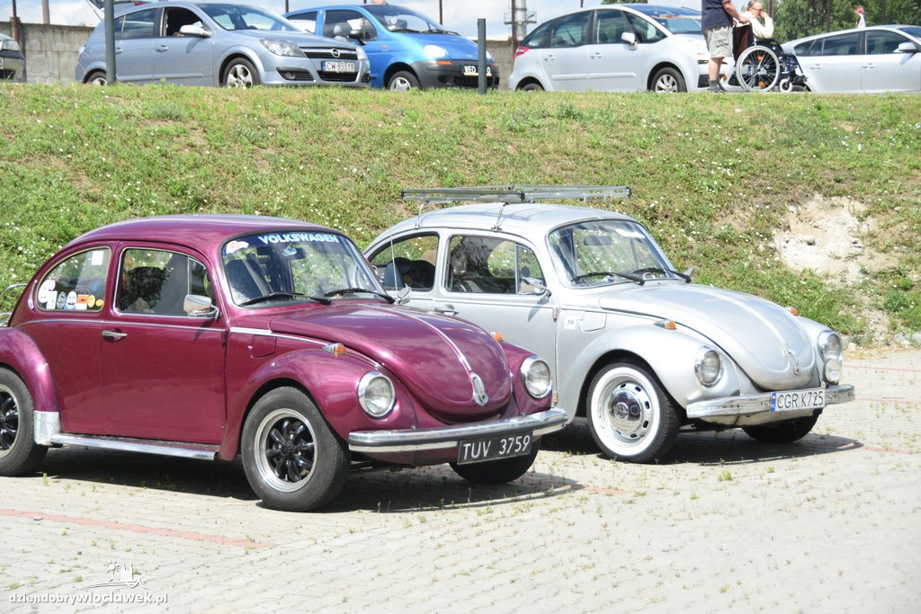 Zlot Garbusów piknik przy basenie