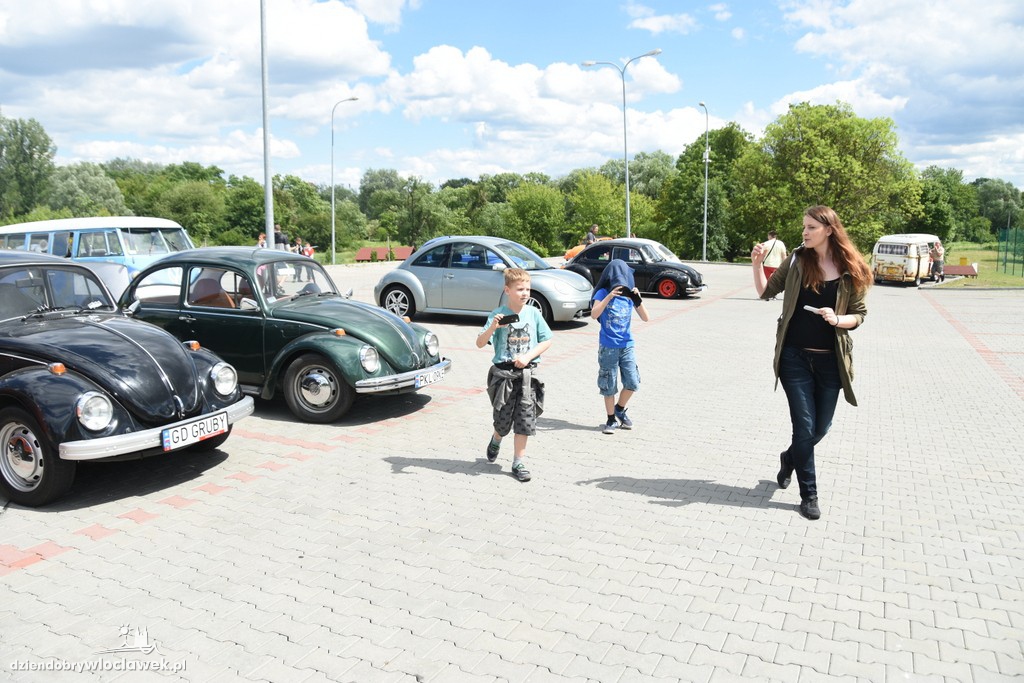 Zlot Garbusów piknik przy basenie