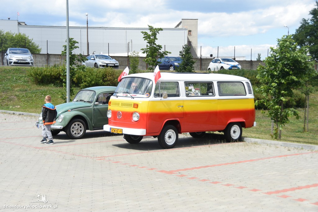 Zlot Garbusów piknik przy basenie