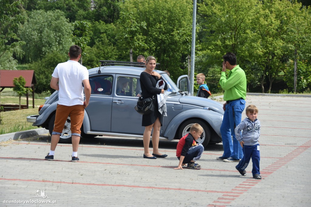 Zlot Garbusów piknik przy basenie