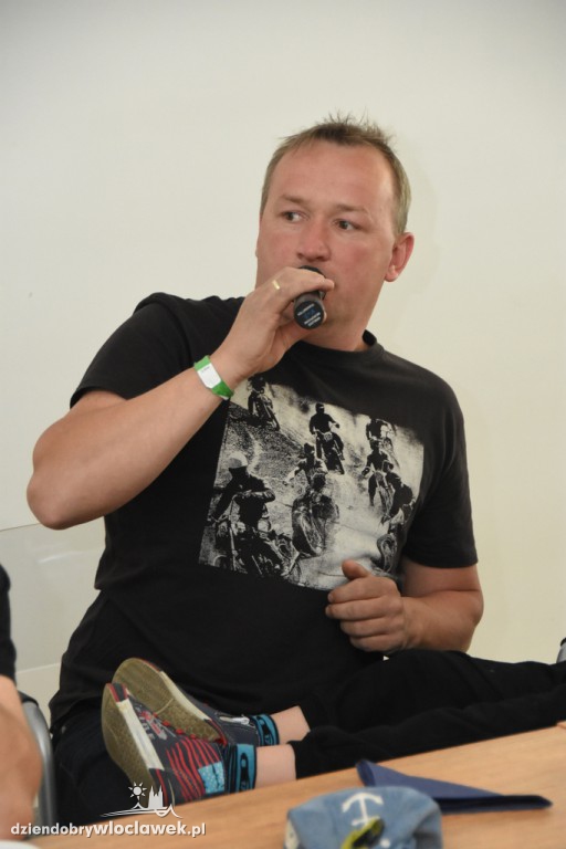 Zlot Garbusów karaoke na przystani