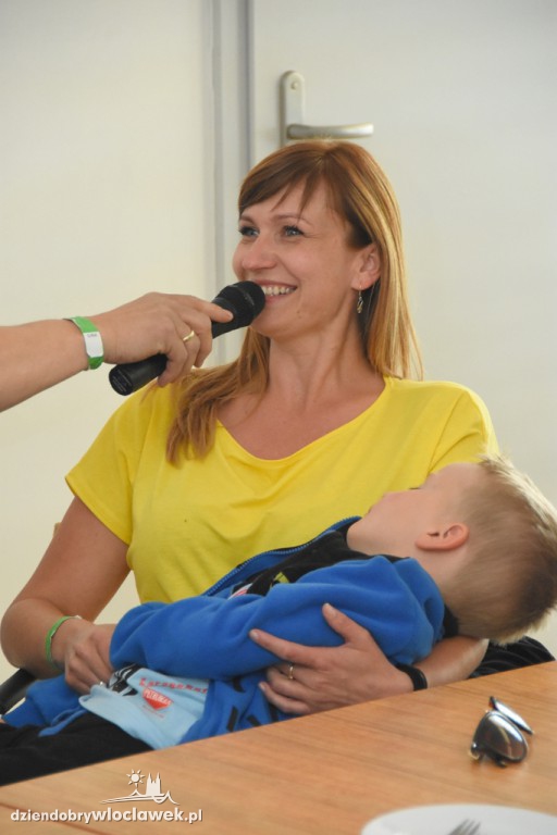 Zlot Garbusów karaoke na przystani