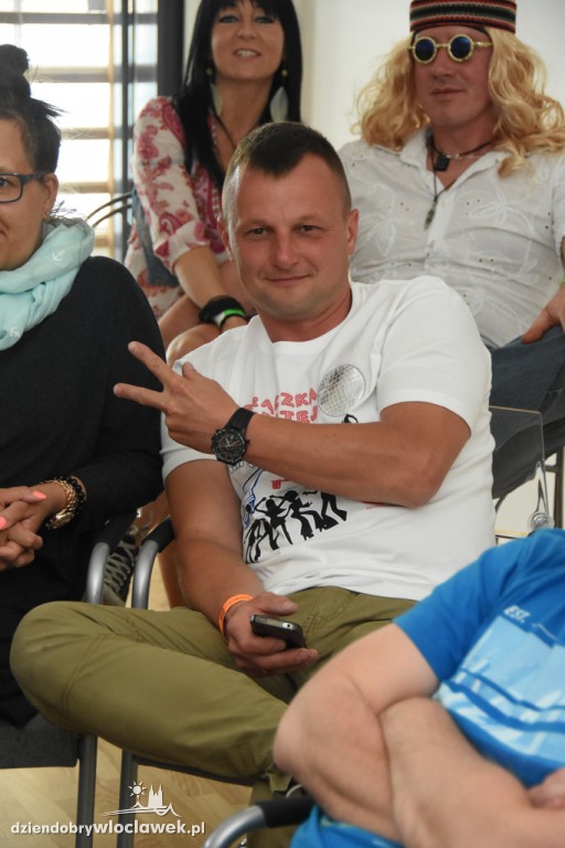 Zlot Garbusów karaoke na przystani