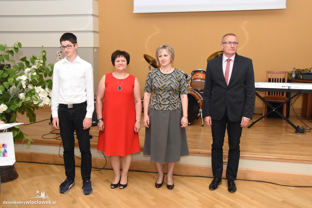 Wręczenie stypendiów uczniom