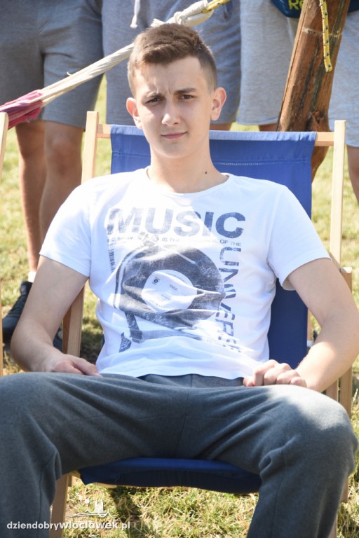 Uczniowie LO ABiS na pikniku na przystani