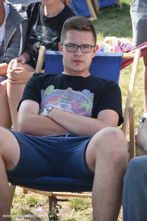 Uczniowie LO ABiS na pikniku na przystani