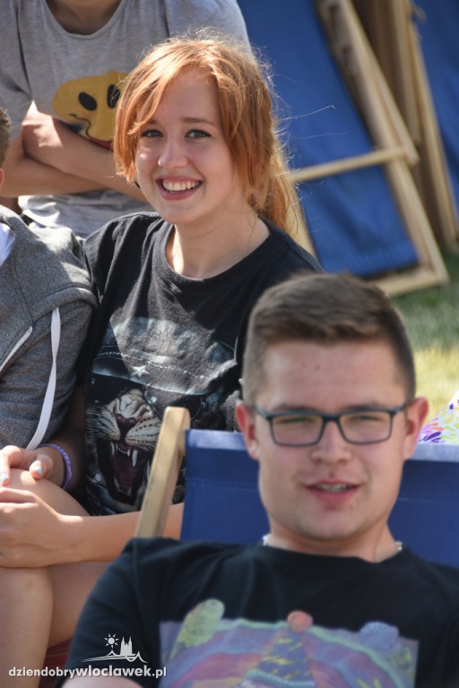 Uczniowie LO ABiS na pikniku na przystani