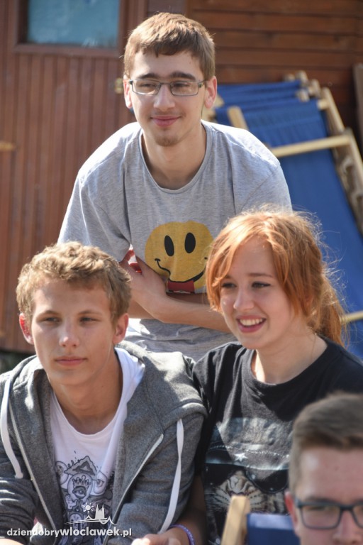 Uczniowie LO ABiS na pikniku na przystani