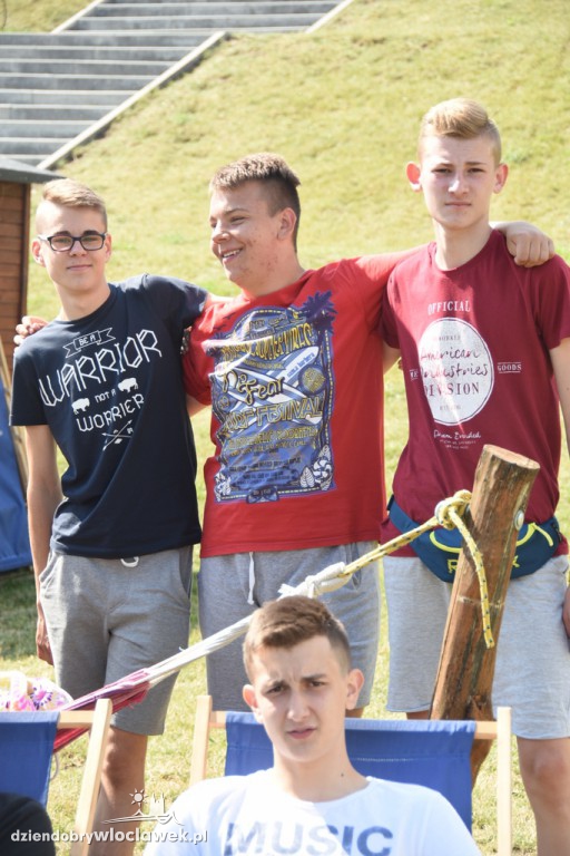 Uczniowie LO ABiS na pikniku na przystani