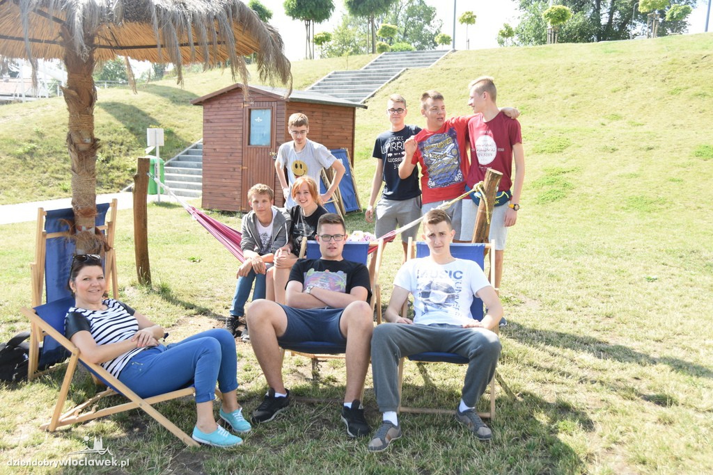 Uczniowie LO ABiS na pikniku na przystani
