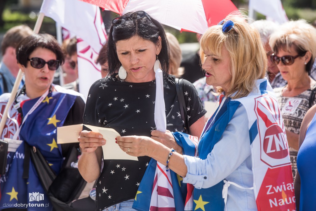 Protest nauczycieli w Toruniu