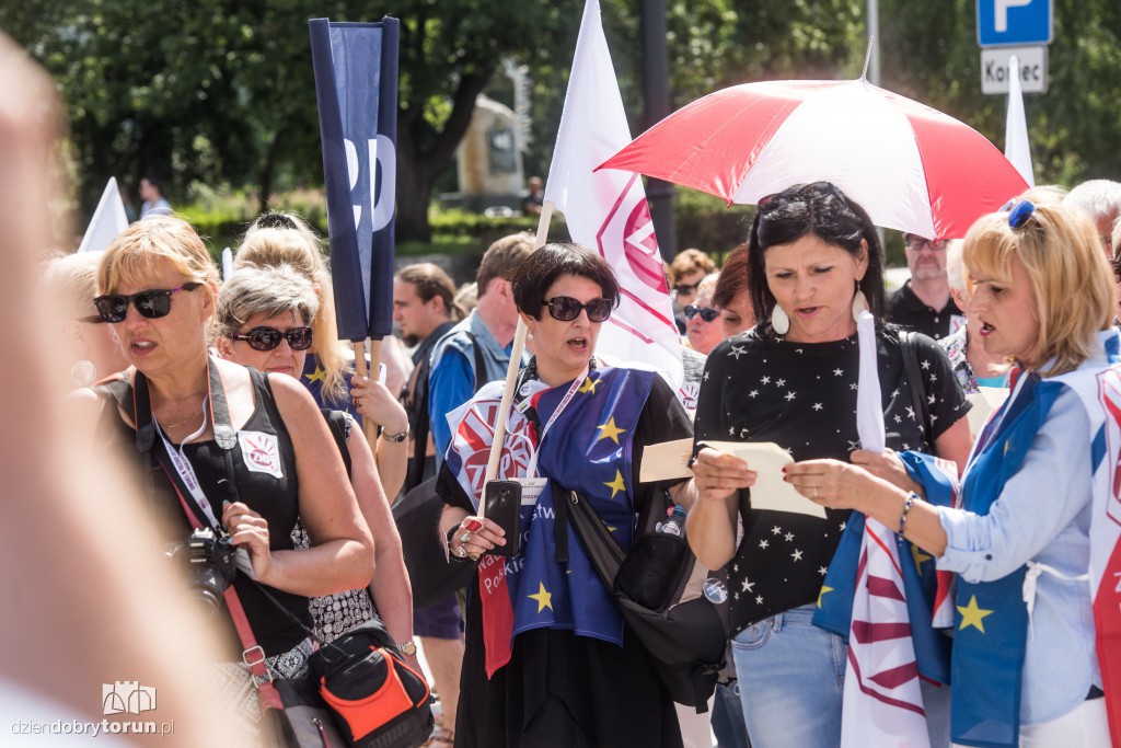Protest nauczycieli w Toruniu