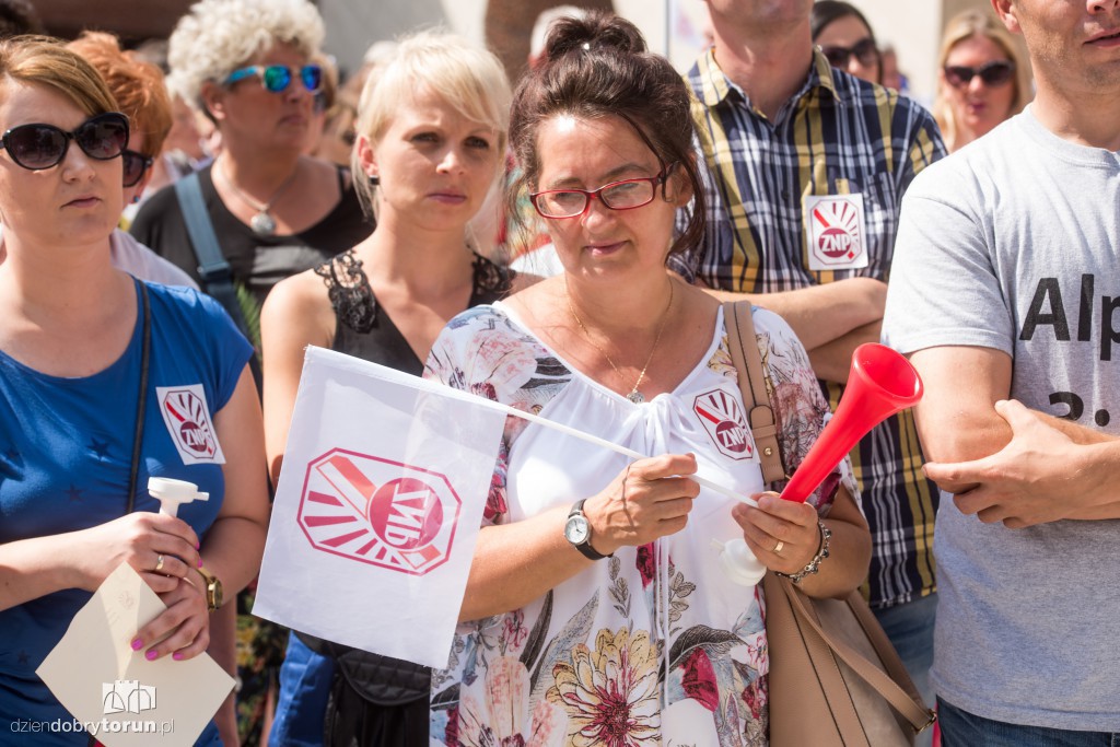 Protest nauczycieli w Toruniu