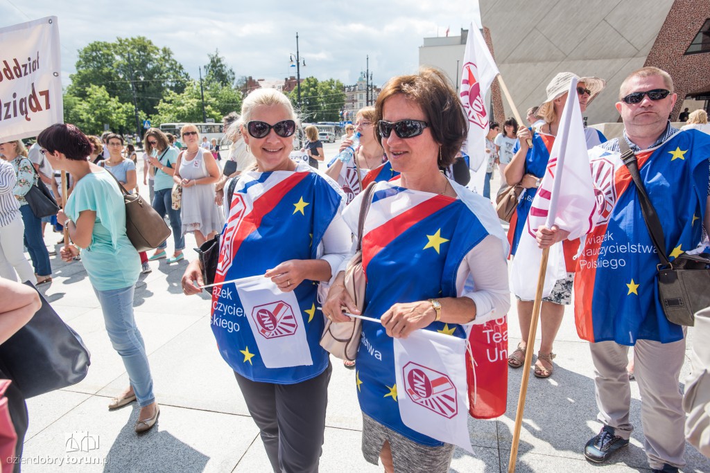 Protest nauczycieli w Toruniu