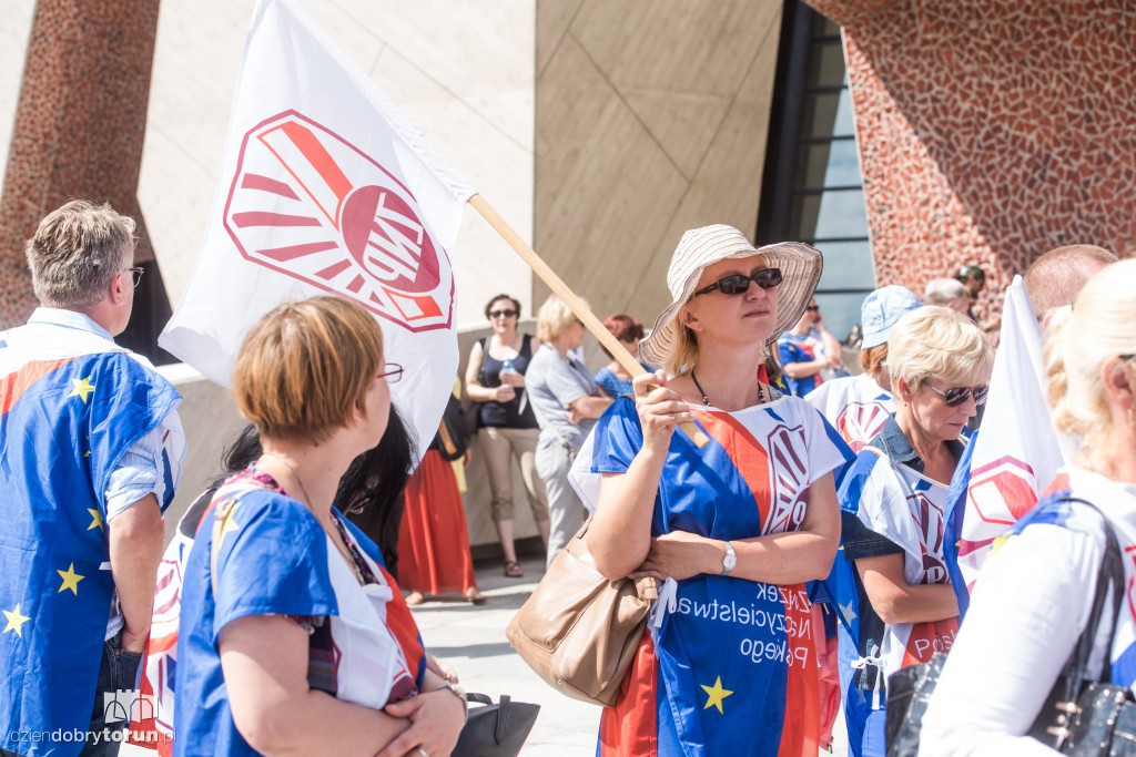 Protest nauczycieli w Toruniu