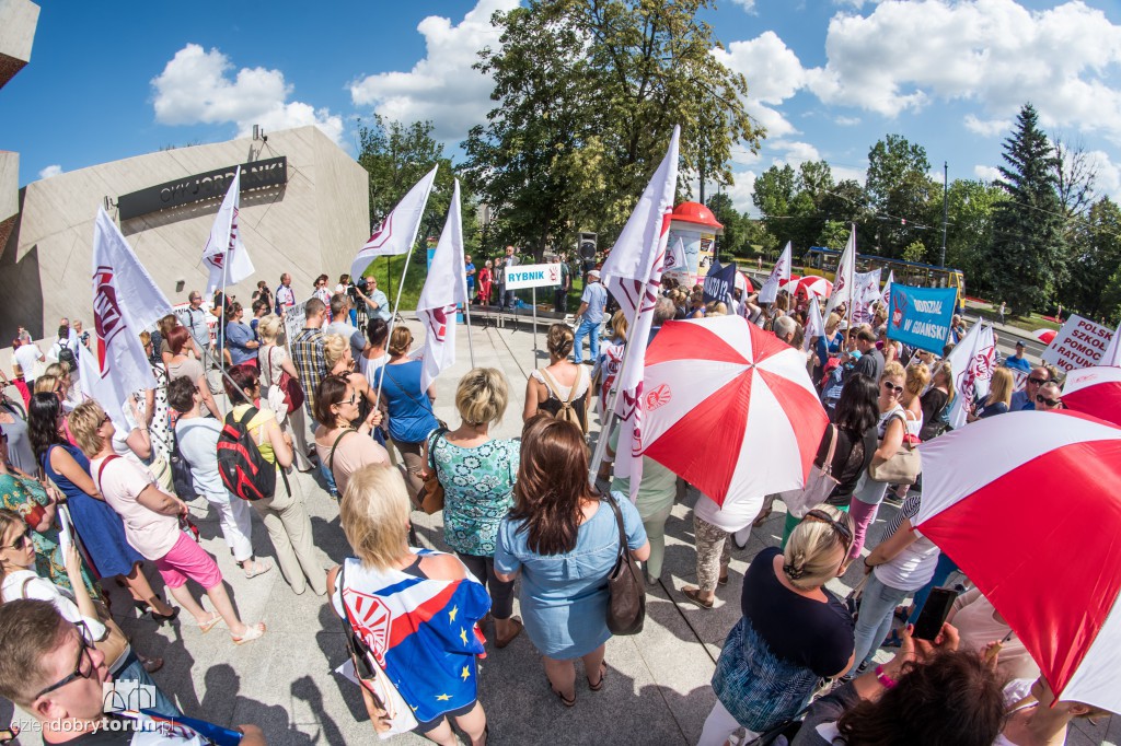 Protest nauczycieli w Toruniu